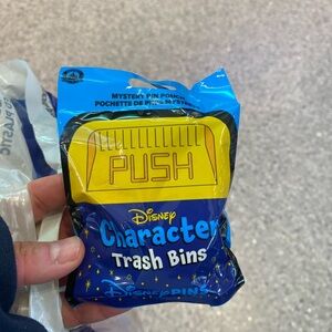 Disney Parks 2025 Walt Disney World Character Trash Bins Cans 5 Mystery BNWT new